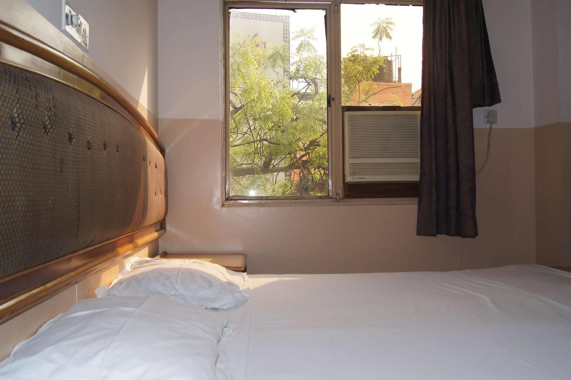 Hotel Westend Holiday Home 5 Mint From Nizamuddin Railway Station Új-Delhi Kültér fotó